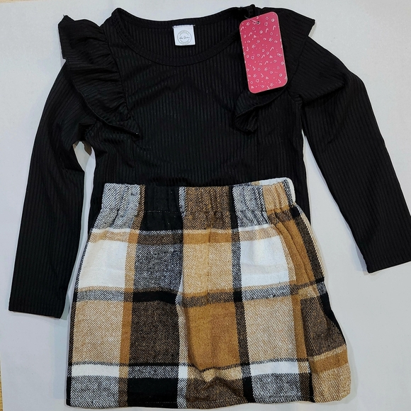 Chic Black Top with Plaid Skirt - Picture 3 of 3